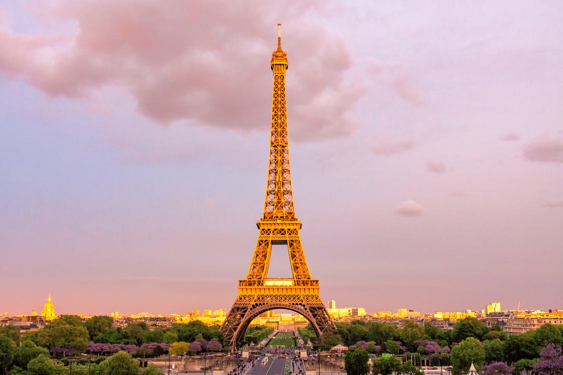 Wieża Eiffla to jeden ze znaków rozpoznawczych Francji